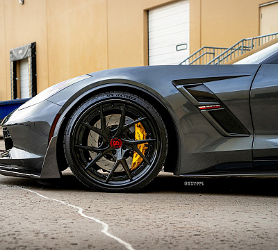 Фото дисков Strasse Wheels SM5RT Deep Concave FS на Chevrolet Corvette C7