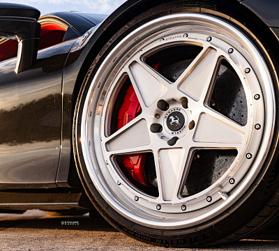 Фото дисков Strasse Wheels F5 Track на Ferrari SF90