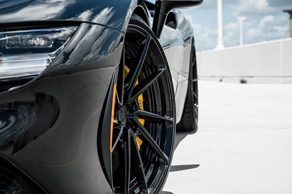Фото дисков Anrky AN23 Черный глянец на Ferrari 812
