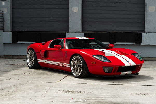Фото дисков Anrky RS1 Глянцевая шампань на Ford GT I