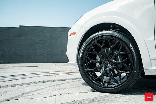 Фото дисков Vossen HF-2 Черный глянец на Porsche Cayenne III