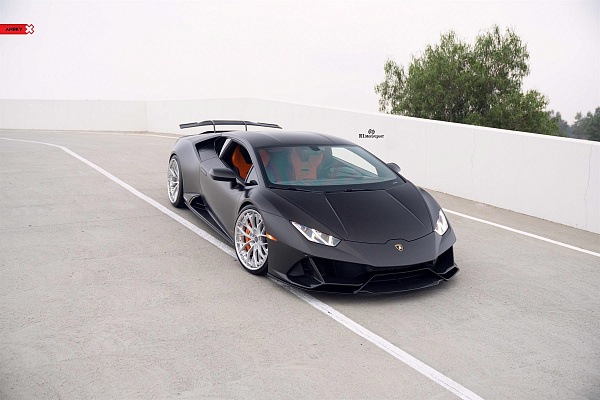 Фото дисков Anrky AN30 Глянцевый лак на Lamborghini Huracan