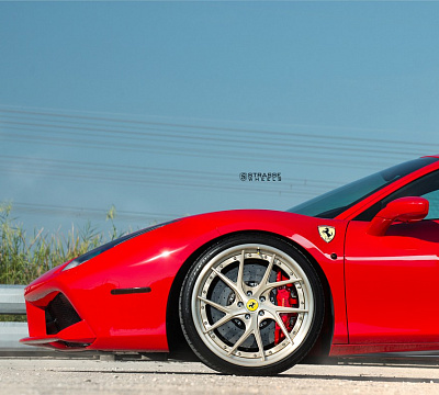 Фото дисков Strasse Wheels SM5RT Deep Concave FS на Ferrari 488