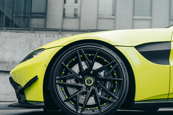 Фото дисков Brixton Forged PF8 Черный сатин на Aston Martin Vantage 4