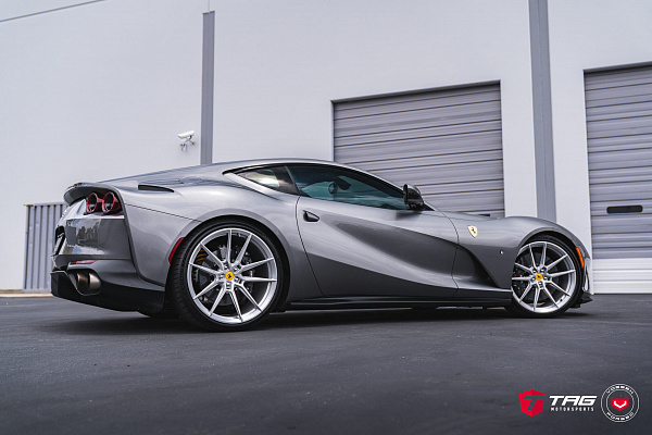 Фото дисков NOVITEC NF8 Глянцевый лак на Ferrari 812