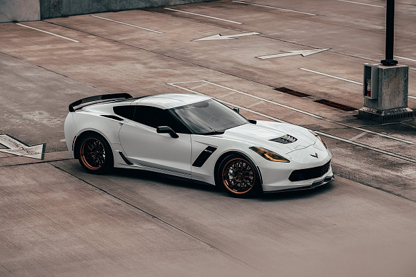 Фото дисков Anrky RS1 Сатиновая темная бронза на Chevrolet Corvette C7