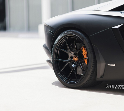 Фото дисков Strasse Wheels SM5R Deep Concave Monoblock на Lamborghini Aventador