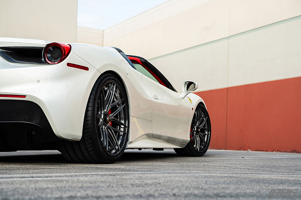 Фото дисков 1886 Wheels XR004 Сатиновый графит на Ferrari 488