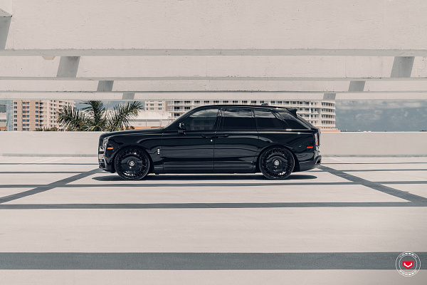 Фото дисков Vossen S17-18 Черный глянец на Rolls-Royce Cullinan