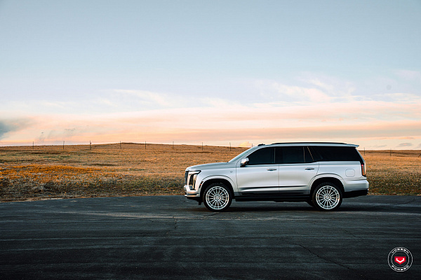 Фото дисков Vossen LCX-01 Глянцевый лак на Cadillac Escalade V