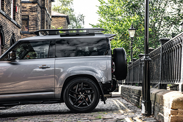 Фото дисков Kahn Type 52 RS Черный сатин на Land Rover Defender II