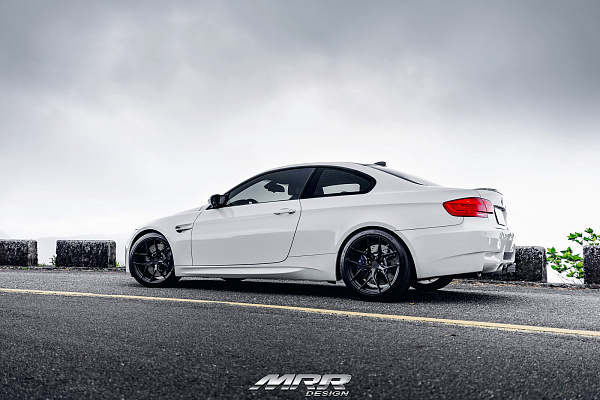 Фото дисков MRR NES SS-1.1 Черный глянец на BMW 3/M3 (E90)