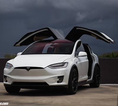 Фото дисков HRE P201 на Tesla Model X
