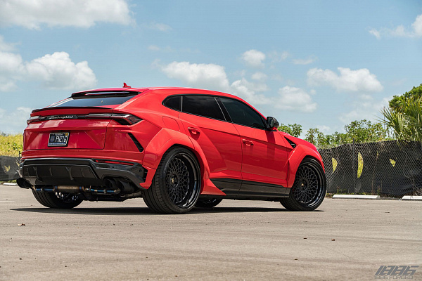Фото дисков 1886 Wheels S009 Черный сатин на Lamborghini Urus