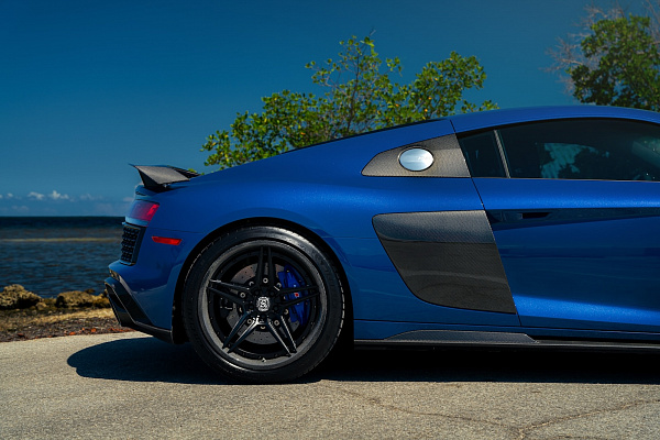 Фото дисков Strasse Wheels SV2 Deep Concave FS Черный сатин на Audi R8 (4S)