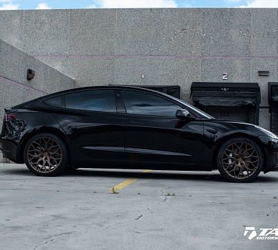 Фото дисков Vossen HF-2 на Tesla Model 3