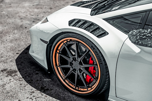 Фото дисков Strasse Wheels SV10 Deep Concave FS Другой цвет на Lamborghini Huracan