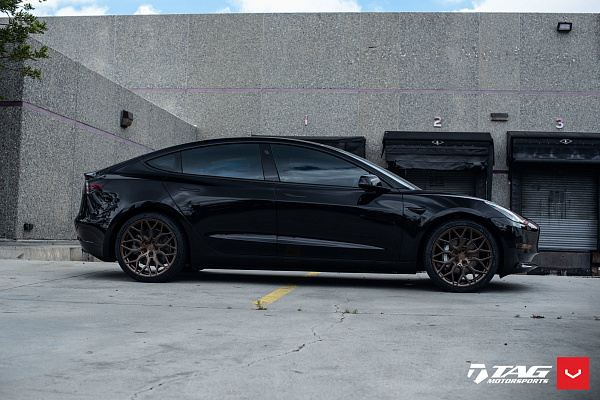 Фото дисков Vossen HF-2 Сатиновая темная бронза на Tesla Model 3