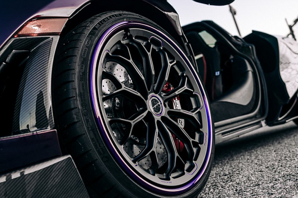 Фото дисков Brixton Forged CM6-RS Черный сатин на McLaren 720S