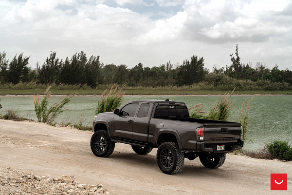 Фото дисков Vossen HF6-1 Черный сатин на Toyota Tacoma III