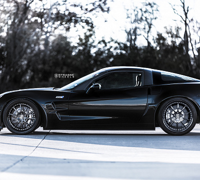 Фото дисков Strasse Wheels R10 Signature на Chevrolet Corvette C6