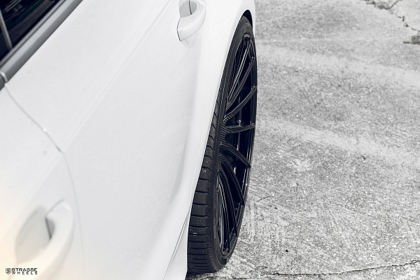 Фото дисков Strasse Wheels SV15T Deep Concave Monoblock Другой цвет на Audi A/RS 7 (4G)