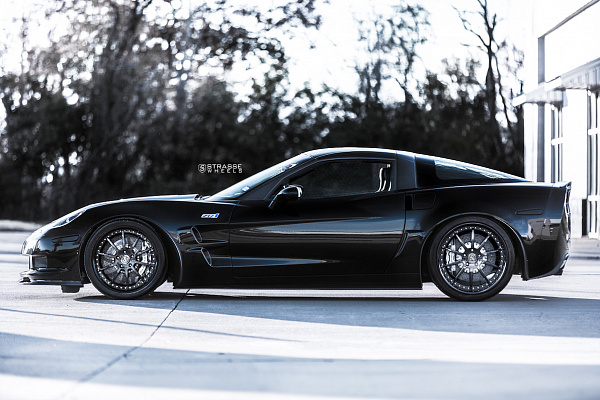 Фото дисков Strasse Wheels R10 Signature Другой цвет на Chevrolet Corvette C6