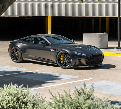 Фото дисков Brixton Forged PF8 на Aston Martin DBS 3