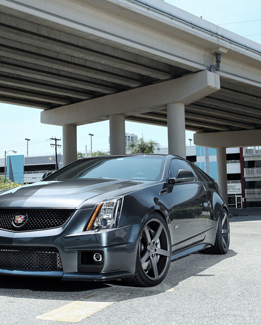 Фото дисков CV3 Сатиновый графит на Cadillac CTS II