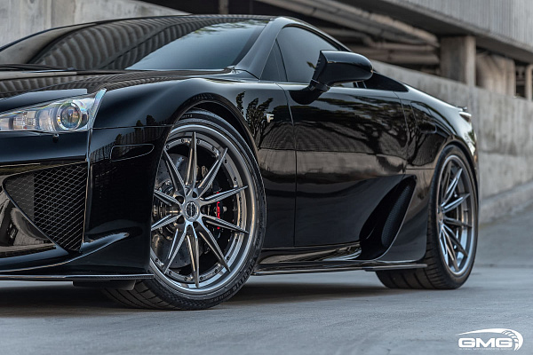 Фото дисков Brixton Forged R11-R Глянцевый графит на Lexus LFA