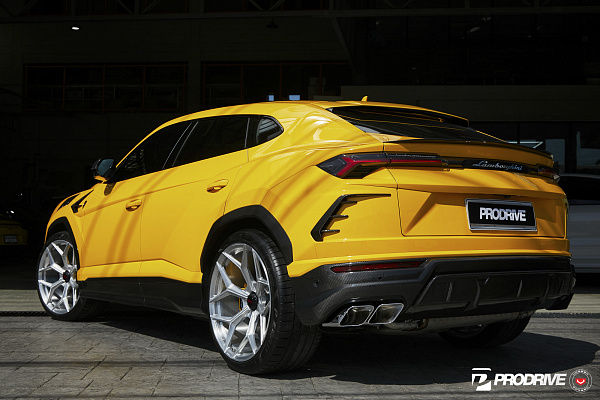 Фото дисков NOVITEC NL4 Глянцевый лак на Lamborghini Urus