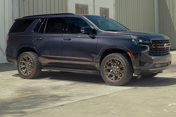 Фото дисков 4PLAY 4P83 Сатиновая бронза на Chevrolet Tahoe V