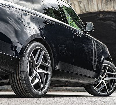 Фото дисков Kahn Type 52 RS на Range Rover V