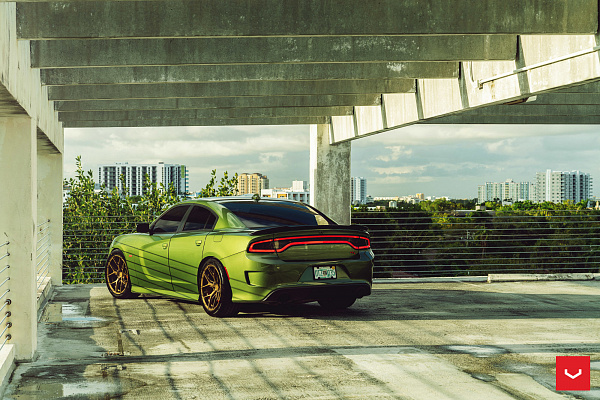Фото дисков Vossen HF-5 Сатиновая бронза на Dodge Charger VII