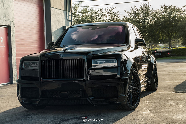 Фото дисков Anrky RF-230 Черный глянец на Rolls-Royce Cullinan