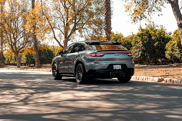 Фото дисков Brixton Forged R11-RS Сатиновый темный лак на Porsche Cayenne III