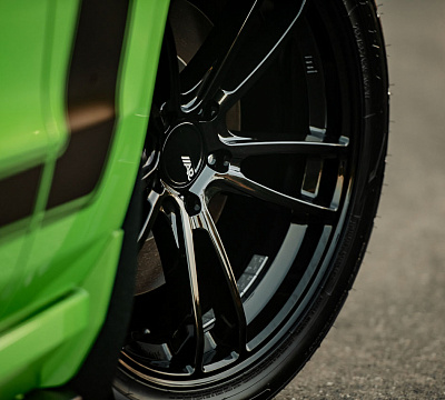 Фото дисков American Racing MACH FIVE на Ford Mustang V