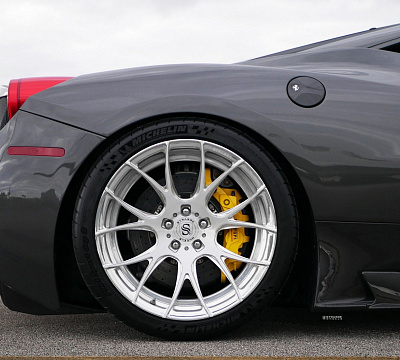 Фото дисков Strasse Wheels SM7R Deep Concave Duoblock на Ferrari 458