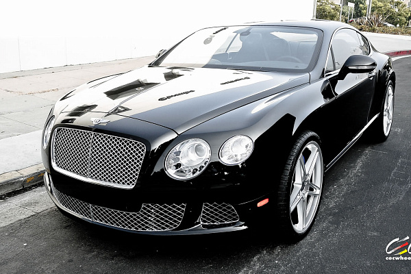Фото дисков CEC C881 Глянцевый лак на Bentley Continental GT II