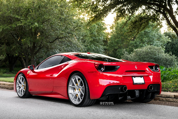 Фото дисков Strasse Wheels SM5R Deep Concave Monoblock Глянцевый лак на Ferrari 488