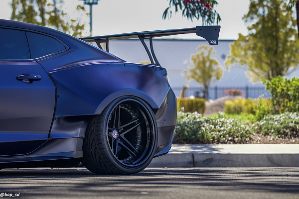 Фото дисков HRE S207 Черный сатин на Chevrolet Camaro VI