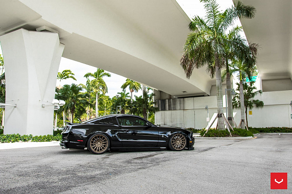 Фото дисков Vossen VFS-2 Сатиновая бронза на Ford Mustang V
