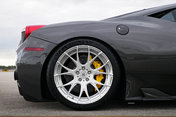 Фото дисков Strasse Wheels SM7R Deep Concave Duoblock Глянцевый лак на Ferrari 458