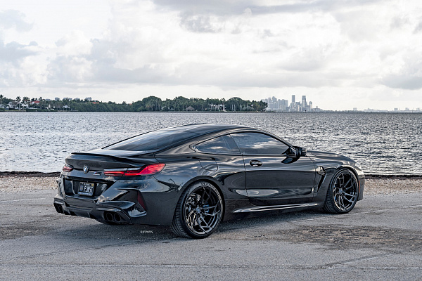 Фото дисков Strasse Wheels SB1 Deep Concave Duoblock Черный глянец на BMW 8/M8