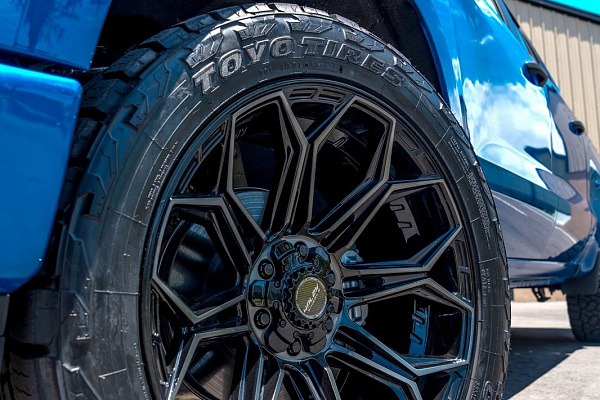 Фото дисков 4PLAY 4P83 Черный глянец на Chevrolet Silverado IV