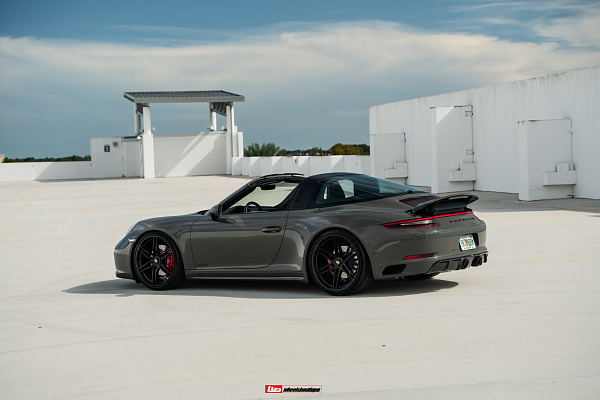 Фото дисков HRE P106 Черный сатин на Porsche 911 VII