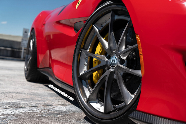 Фото дисков HRE S204 Глянцевый темный лак на Ferrari Portofino