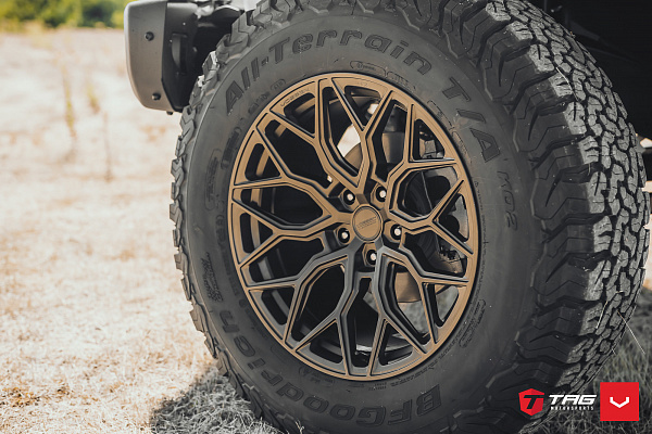 Фото дисков Vossen HF-2 Сатиновая бронза на Jeep Wrangler IV (JL)