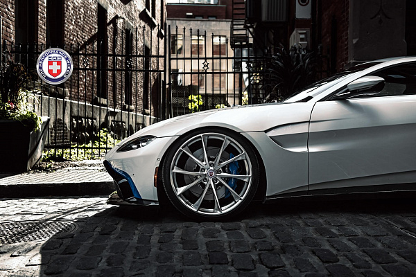 Фото дисков HRE P204 Глянцевый лак на Aston Martin Vantage 4