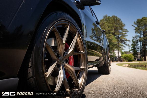 Фото дисков BC Forged RZ21 Глянцевая бронза на Jeep Grand Cherokee IV